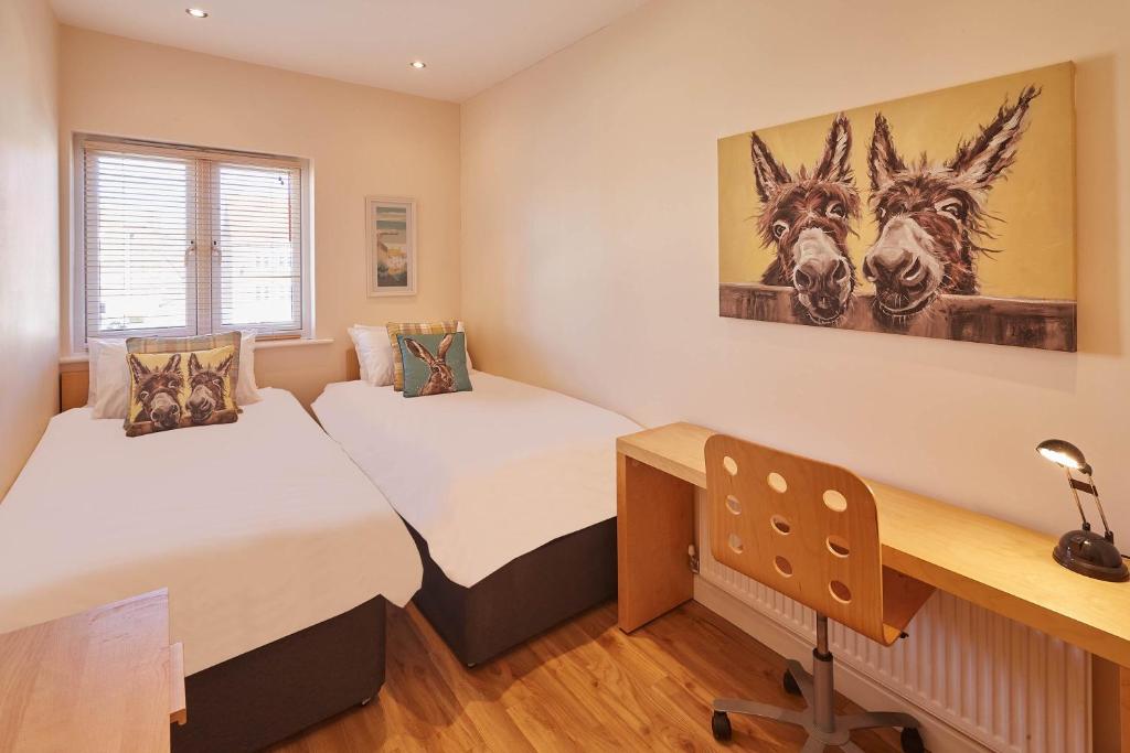 Host & Stay - The Scuttlebutt Townhouse room 6